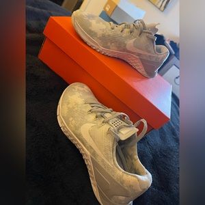 Nike Metcon 3 AMP Wolf Grey White Pure Platinum Crossfit 849808-002 Women's 7.5